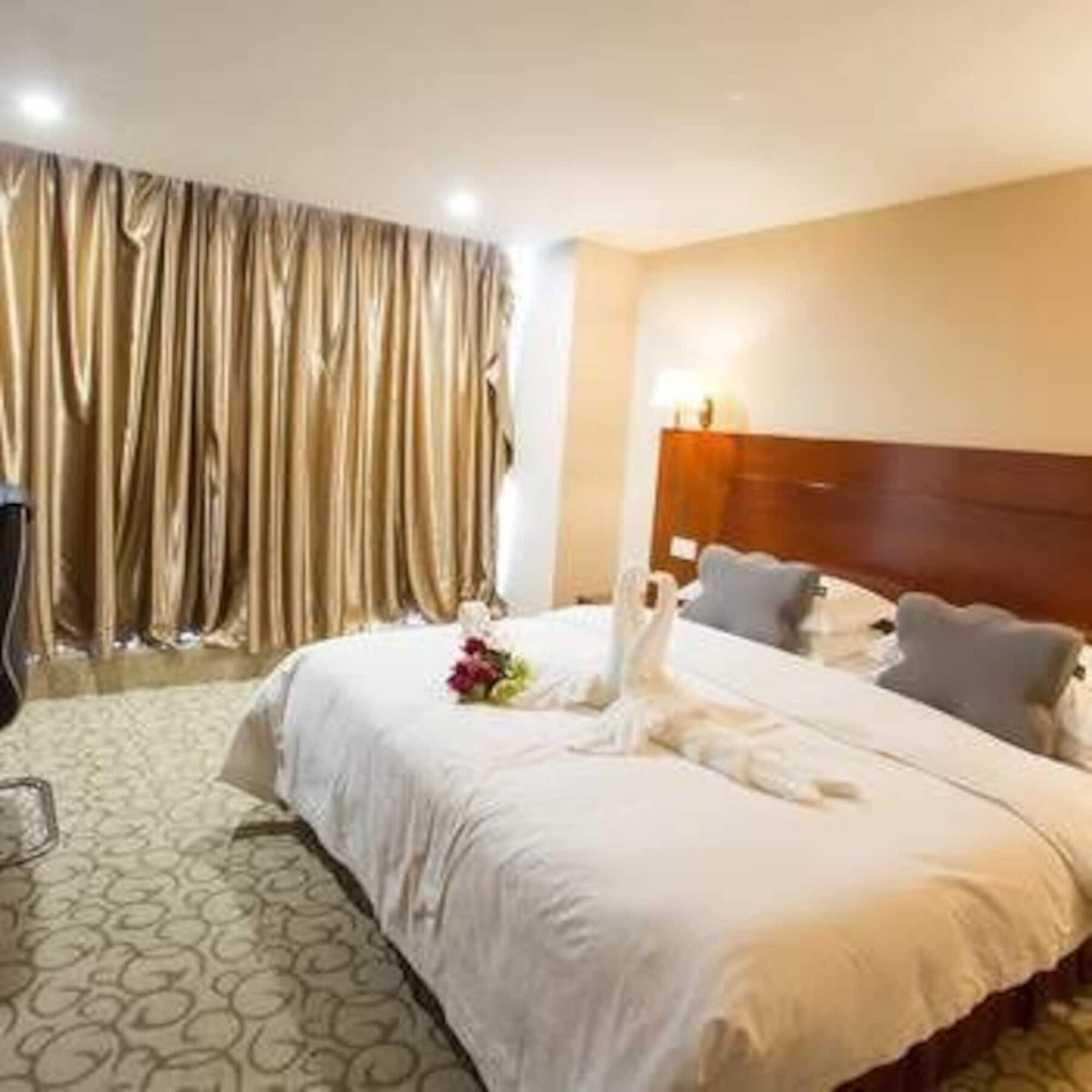 Chonpines Hotel Anshun Exterior foto