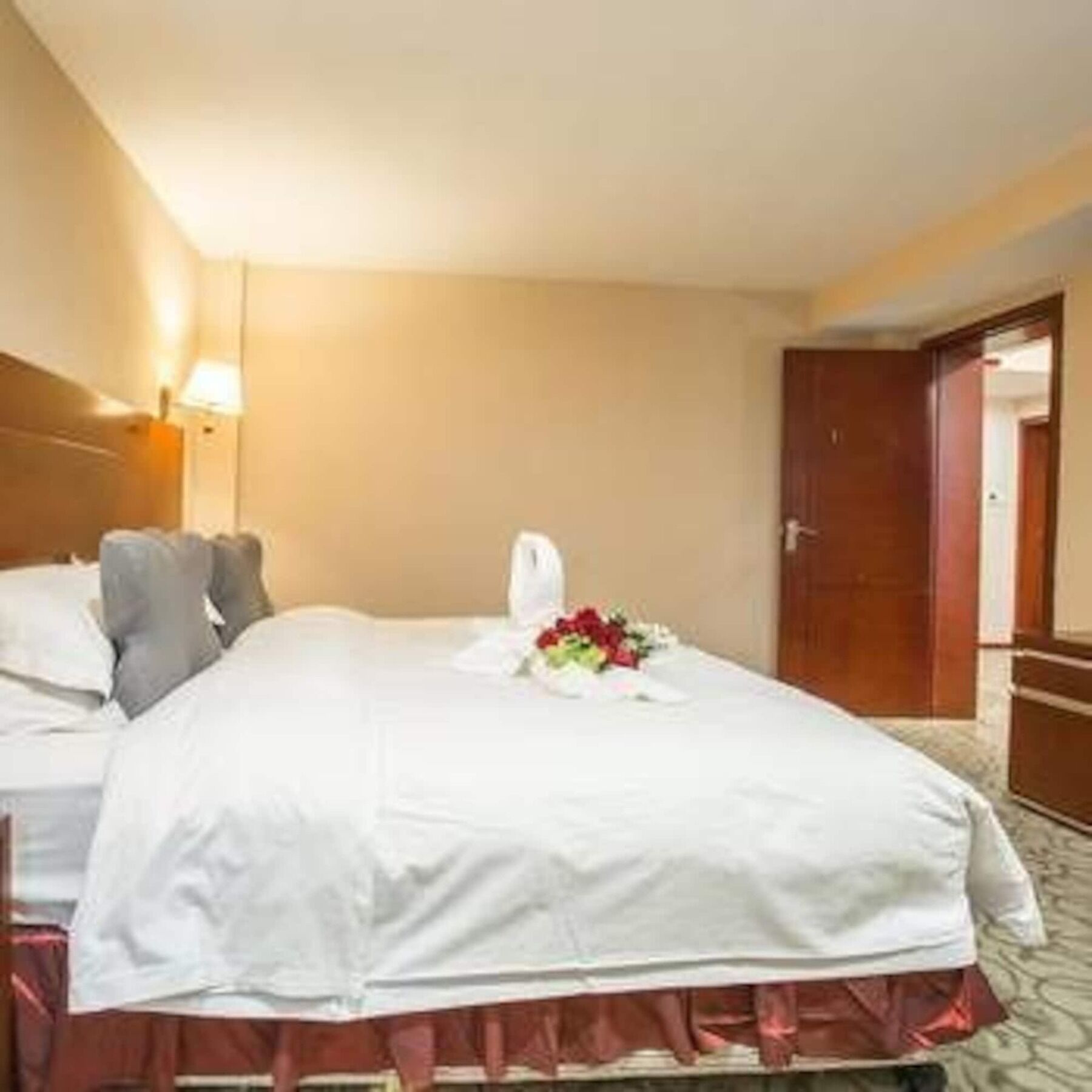 Chonpines Hotel Anshun Exterior foto