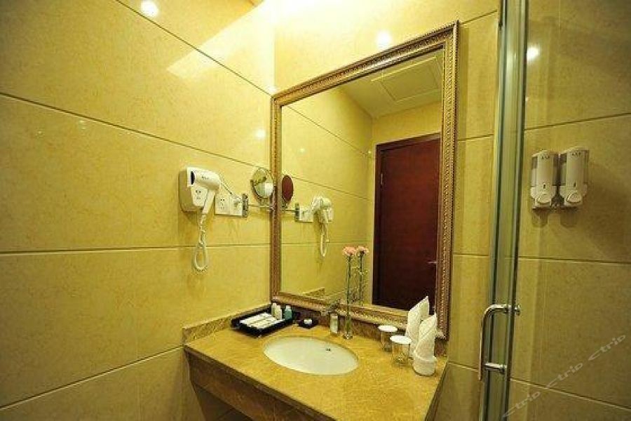 Chonpines Hotel Anshun Exterior foto